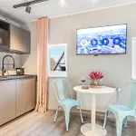 Xzllenz Modern S-bahn Smart-tv Kueche Parken Wellbeing